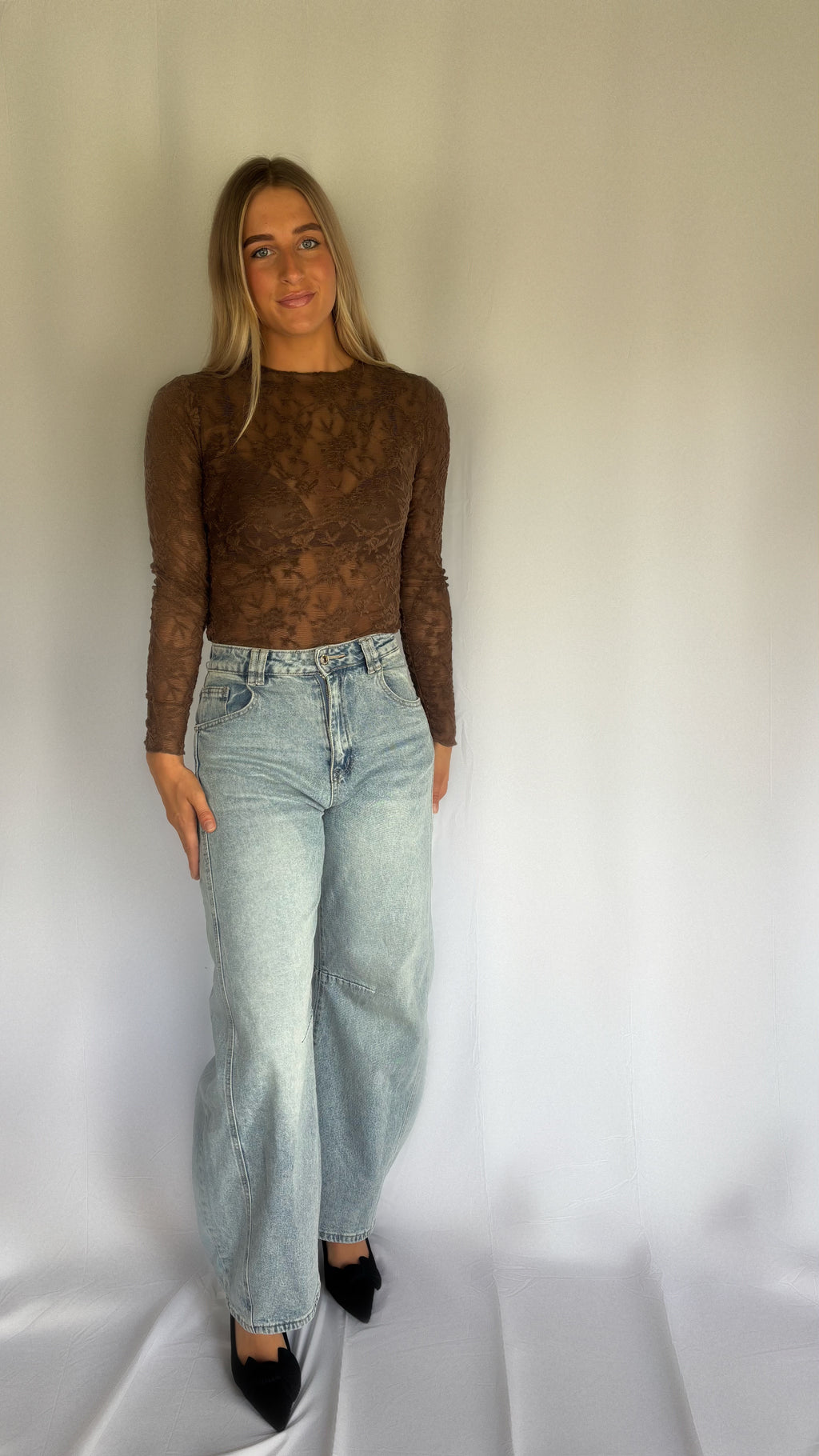 THE AMÉLIA LACE TOP