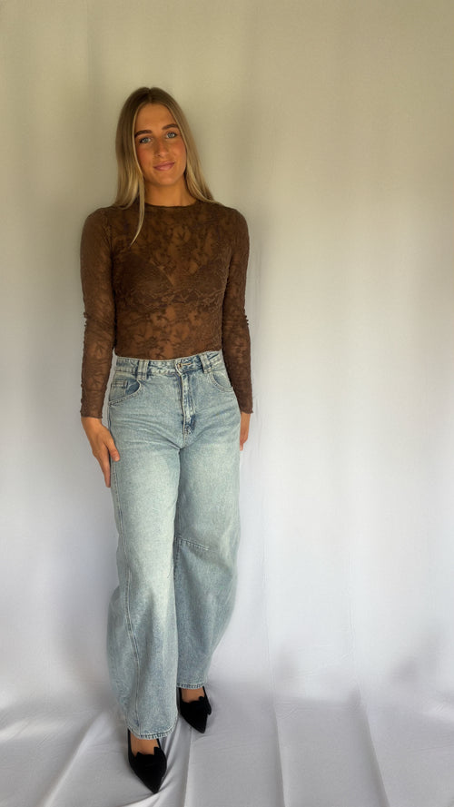 THE AMÉLIA LACE TOP